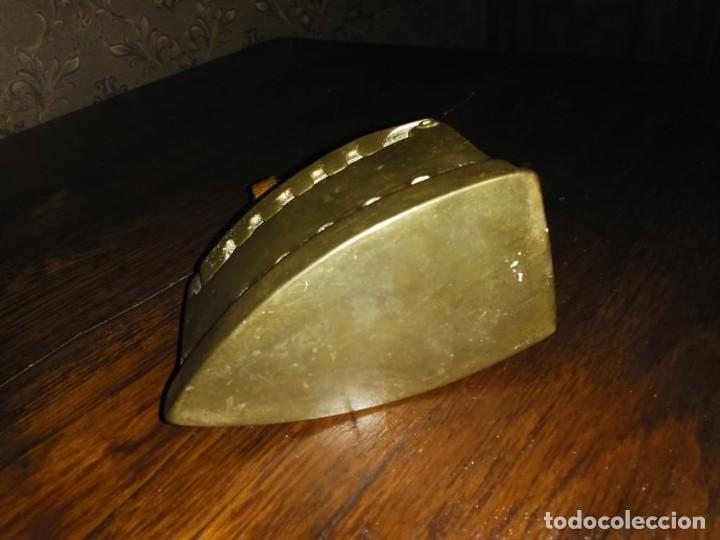 Antig&uuml;edades: PLANCHA DE BRONCE VITRINA - Foto 9