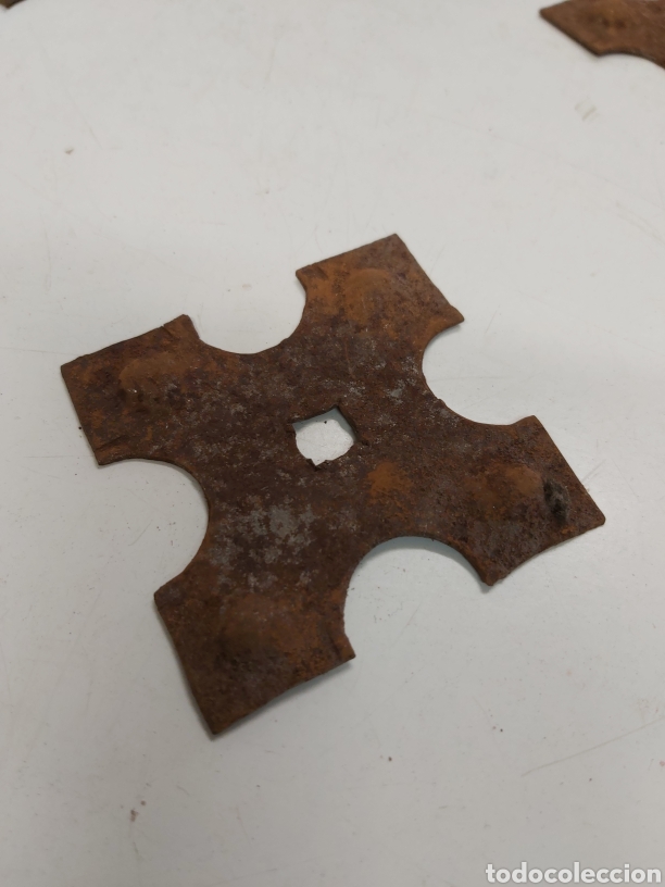Antig&uuml;edades: 66 bases antiguas para clavos - Foto 2
