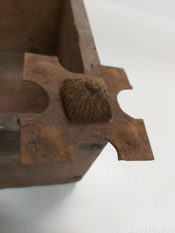 Antig&uuml;edades: Antiguo tornillo con base hierro - Foto 2