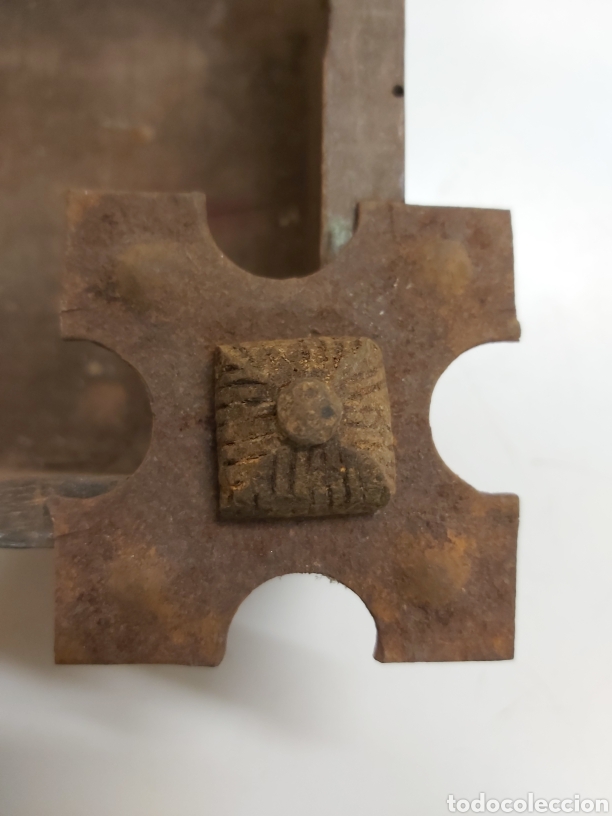 Antig&uuml;edades: Antiguo tornillo con base hierro - Foto 1