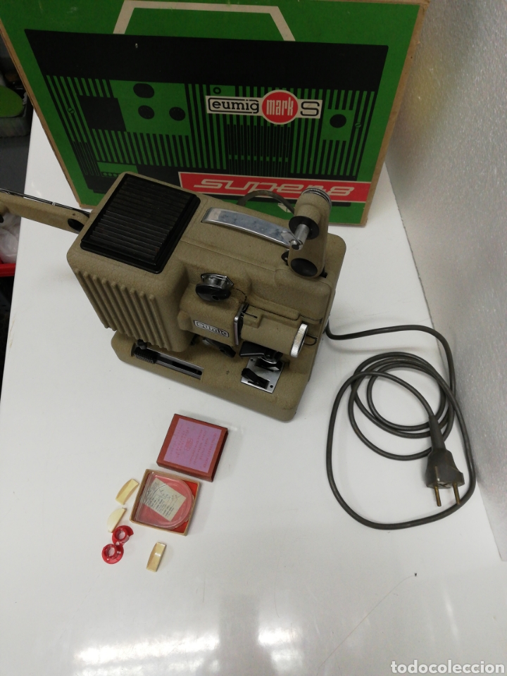 Antig&uuml;edades: Proyector Super 8. Marca Eumig. - Foto 2