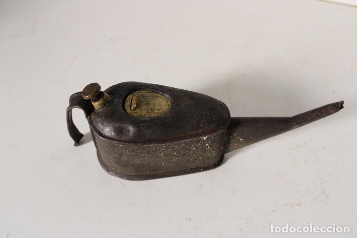 Antig&uuml;edades: Antigua aceitera Braimers - Foto 1