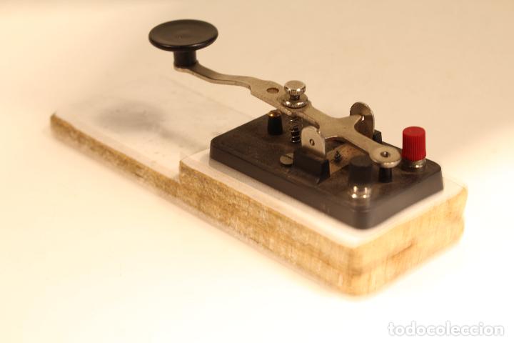 Antig&uuml;edades: ANTIGUO TERMINAL TELEGRAFO ARISTON . BASE DE MADERA - CODIGO MORSE - Foto 2