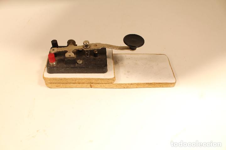 Antig&uuml;edades: ANTIGUO TERMINAL TELEGRAFO ARISTON . BASE DE MADERA - CODIGO MORSE - Foto 1