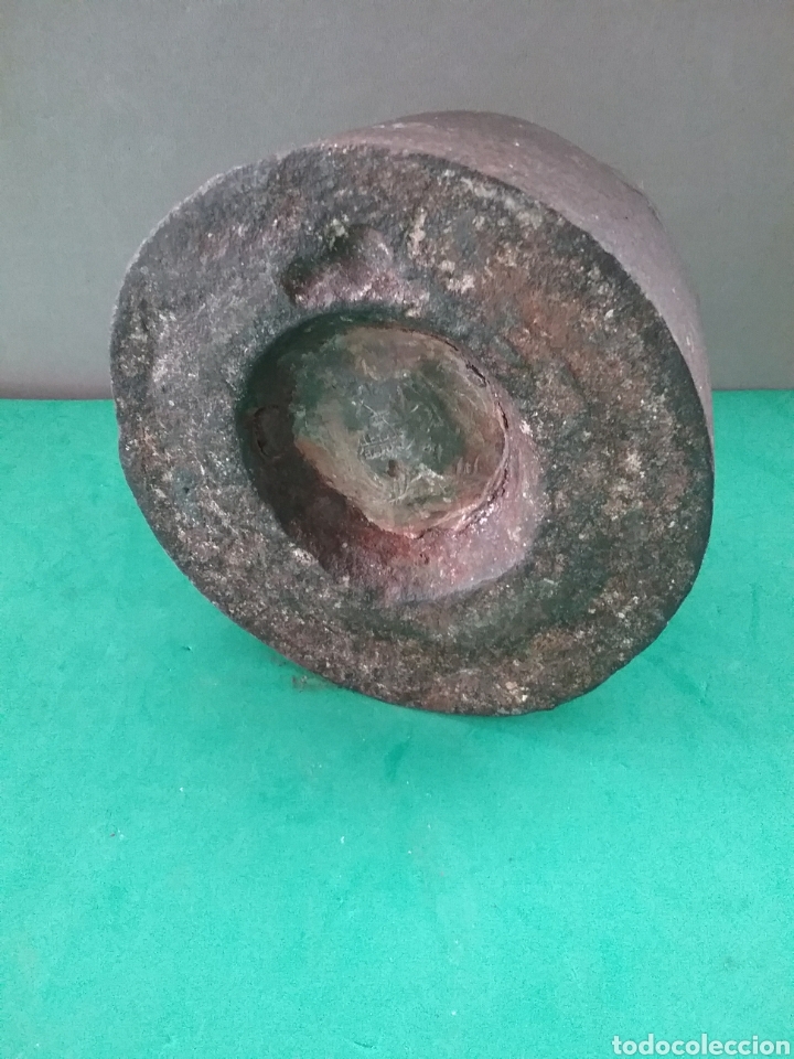Antig&uuml;edades: Antigua pesa de 5kg. - Foto 4