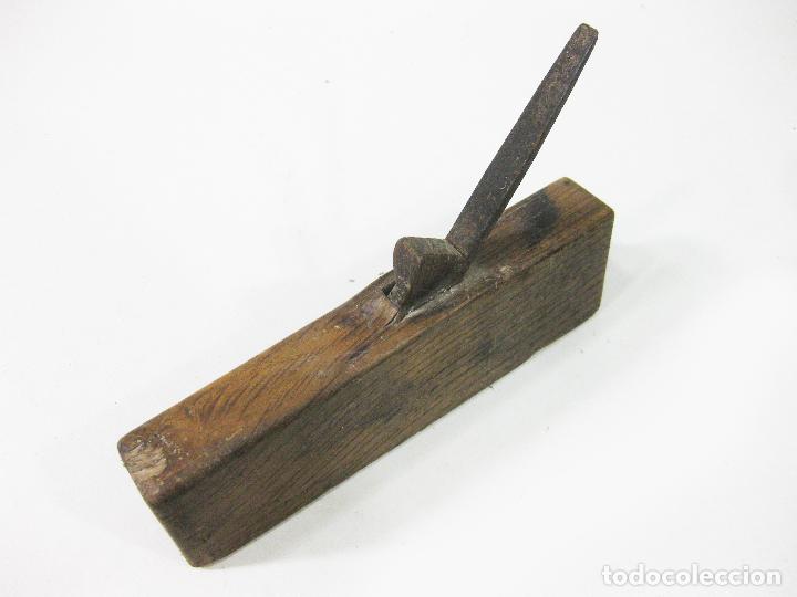 Antig&uuml;edades: ANTIGUO CEPILLO DE CARPINTERO DE MADERA - Foto 2