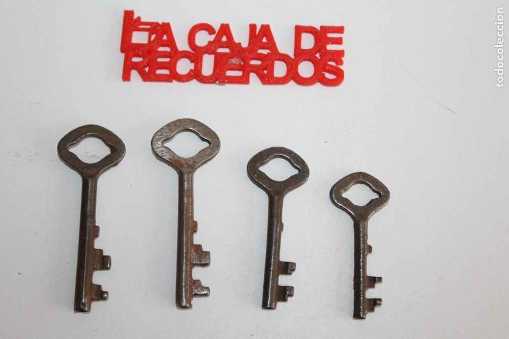 Antig&uuml;edades: 4 LLAVES ANTIGUAS - Foto 1