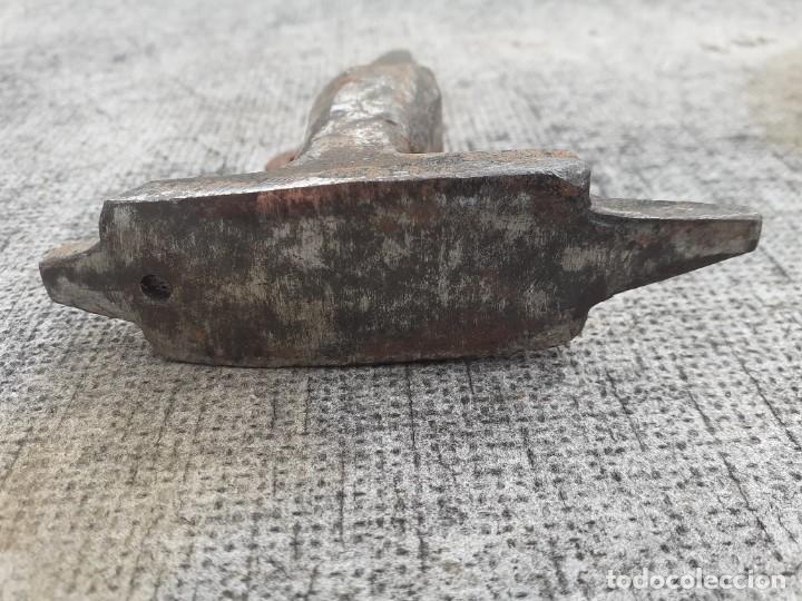 Antig&uuml;edades: Yunque de 10 cm - Foto 1