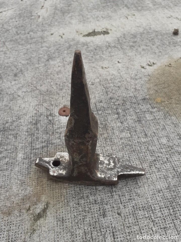 Antig&uuml;edades: Yunque de 10 cm - Foto 2