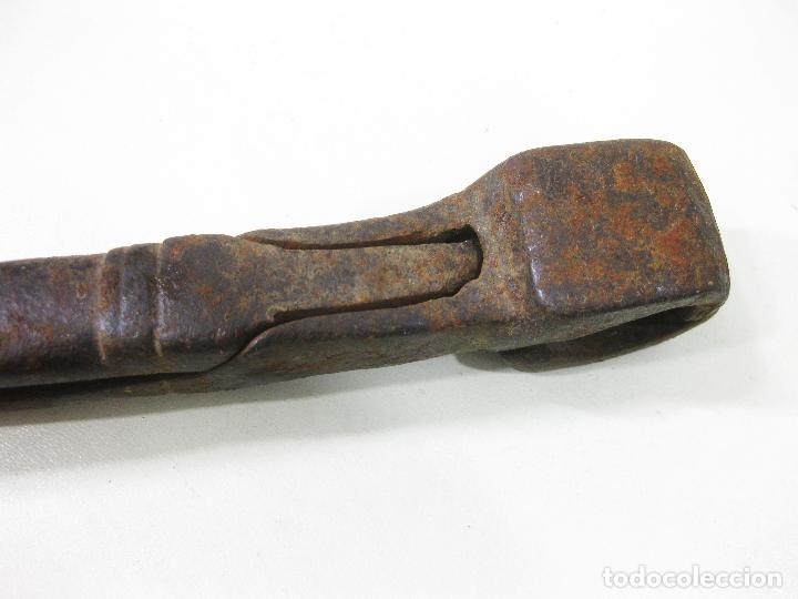 Antig&uuml;edades: ANTIGUAS TENAZA R&Uacute;STICAS DE HIERRO DE 23 CMS DE LARGO - Foto 5