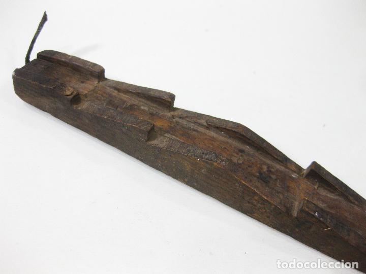 Antig&uuml;edades: ANTIGUO UTIL DE MADERA CON CU&Ntilde;AS DE PROFESION DESCONOCIDA - Foto 2