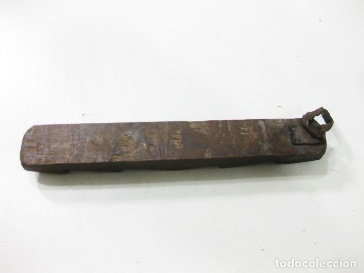 Antig&uuml;edades: ANTIGUO UTIL DE MADERA CON CU&Ntilde;AS DE PROFESION DESCONOCIDA - Foto 3