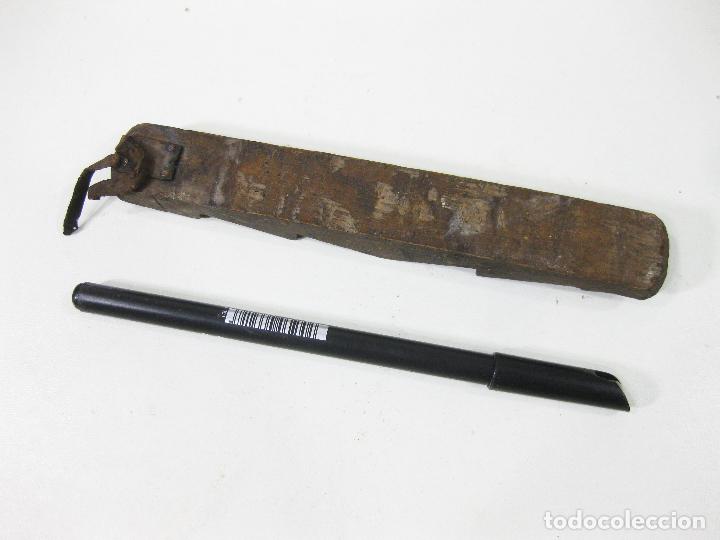 Antig&uuml;edades: ANTIGUO UTIL DE MADERA CON CU&Ntilde;AS DE PROFESION DESCONOCIDA - Foto 5