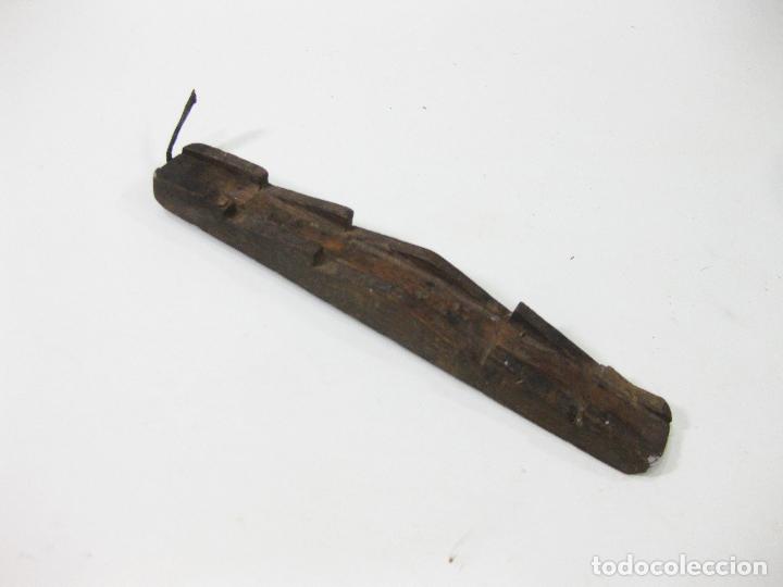 Antig&uuml;edades: ANTIGUO UTIL DE MADERA CON CU&Ntilde;AS DE PROFESION DESCONOCIDA - Foto 1