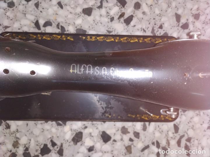 Antig&uuml;edades: Maquina coser Alfa. - Foto 2