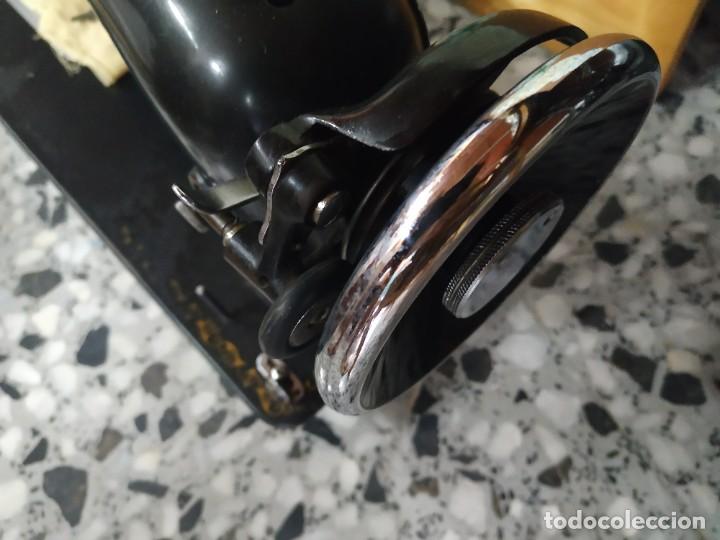 Antig&uuml;edades: Maquina coser Alfa. - Foto 4