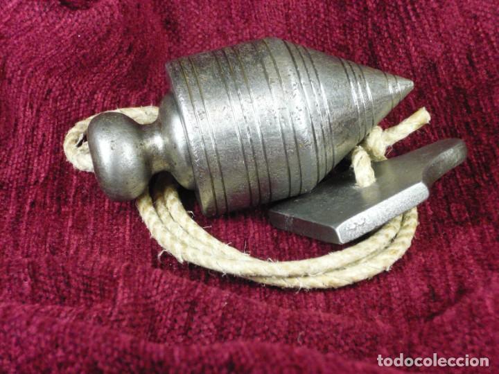 Antig&uuml;edades: Plomada construcci&oacute;n hierro. Con nuez. Plumb bob iron construction. With nut. - Foto 1