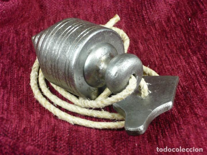 Antig&uuml;edades: Plomada construcci&oacute;n hierro. Con nuez. Plumb bob iron construction. With nut. - Foto 3