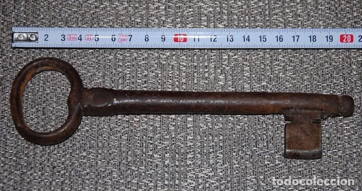 Antig&uuml;edades: ANTIGUA LLAVE DE FORJA DE 20 CM-07 - Foto 2
