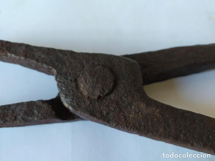 Antig&uuml;edades: ANTIGUAS TENAZAS DE HERRERO, SIGLO XIX., 53 CMS. - Foto 3