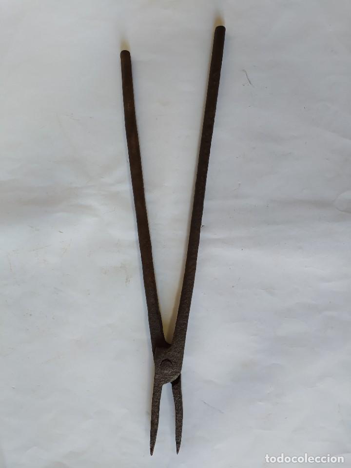 Antig&uuml;edades: ANTIGUAS TENAZAS DE HERRERO, SIGLO XIX., 53 CMS. - Foto 4