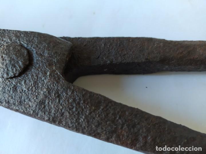 Antig&uuml;edades: ANTIGUAS TENAZAS DE HERRERO, SIGLO XIX., 53 CMS. - Foto 6