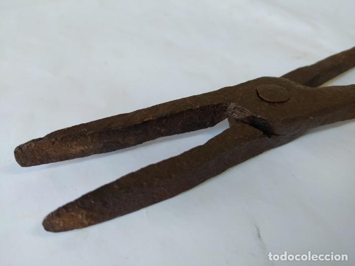 Antig&uuml;edades: ANTIGUAS TENAZAS DE HERRERO, SIGLO XIX., 53 CMS. - Foto 7