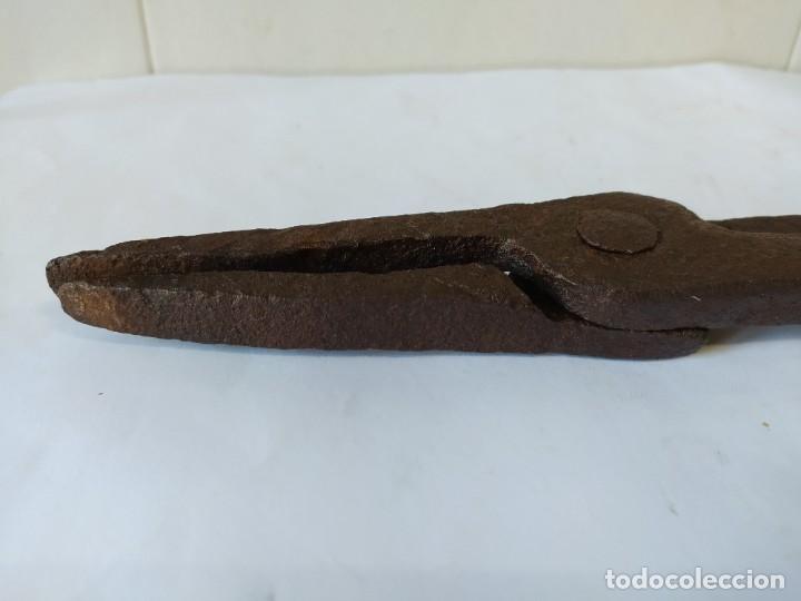 Antig&uuml;edades: ANTIGUAS TENAZAS DE HERRERO, SIGLO XIX., 53 CMS. - Foto 12