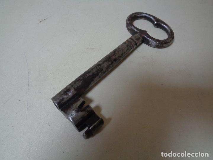 Antig&uuml;edades: llave forja hueca siglo XVIII - Foto 1