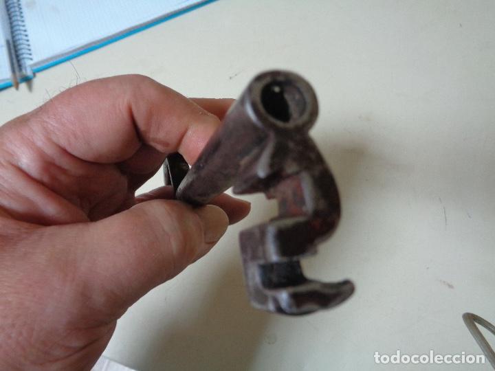 Antig&uuml;edades: llave forja hueca siglo XVIII - Foto 3