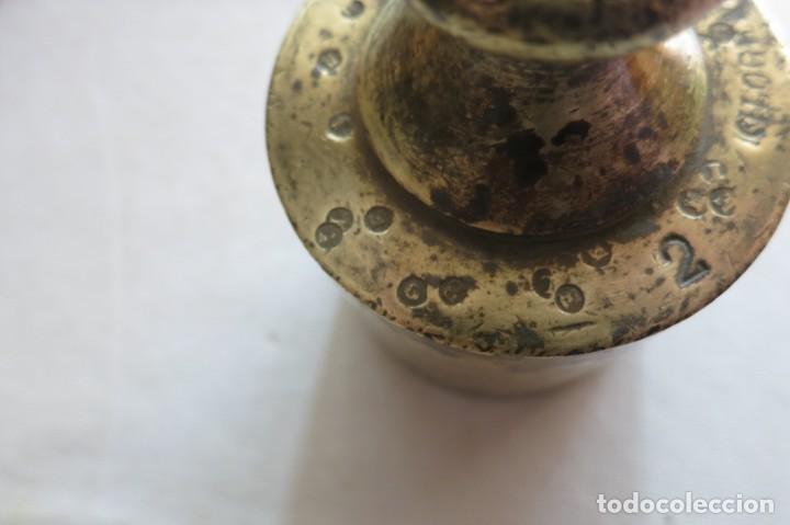 Antig&uuml;edades: Pesa de 2 kilos Laton 1932/ 1954 - Foto 4