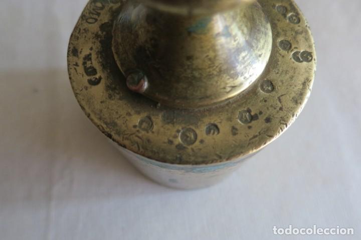 Antig&uuml;edades: Pesa de 2 kilos Laton 1932/ 1954 - Foto 5