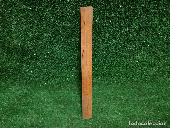 Antig&uuml;edades: ANTIGUA REGLA DE MADERA 31cm - MARCA HELIX - HERRAMIENTA - Foto 1