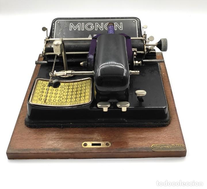 Antigüedades: Máquina de escribir Mignon, de Luis Vall- Llosera, en madera, baquelita y acero, hacia 1924. - Foto 2 - 296621808