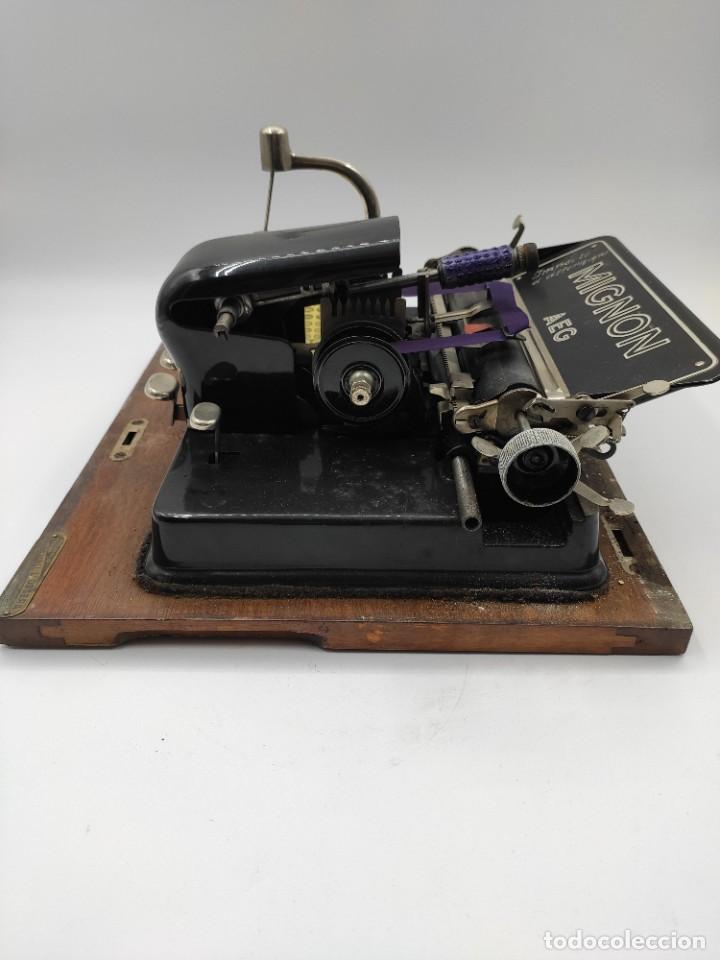 Antigüedades: Máquina de escribir Mignon, de Luis Vall- Llosera, en madera, baquelita y acero, hacia 1924. - Foto 10 - 296621808