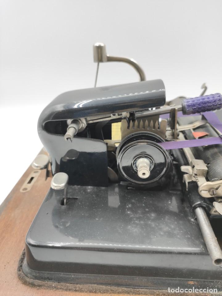 Antigüedades: Máquina de escribir Mignon, de Luis Vall- Llosera, en madera, baquelita y acero, hacia 1924. - Foto 12 - 296621808