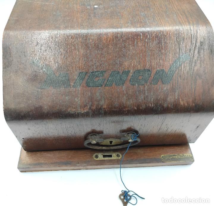 Antigüedades: Máquina de escribir Mignon, de Luis Vall- Llosera, en madera, baquelita y acero, hacia 1924. - Foto 14 - 296621808