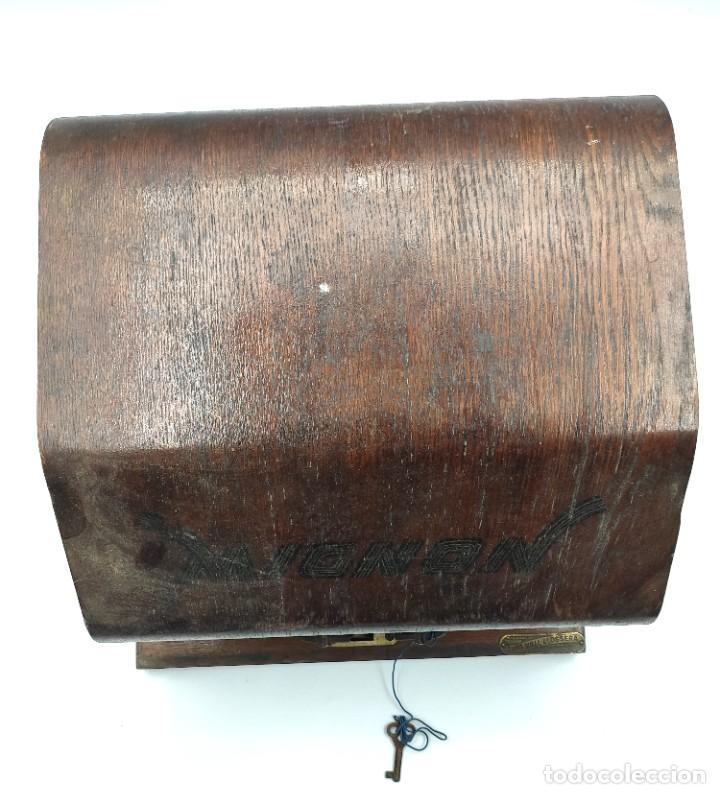 Antigüedades: Máquina de escribir Mignon, de Luis Vall- Llosera, en madera, baquelita y acero, hacia 1924. - Foto 15 - 296621808