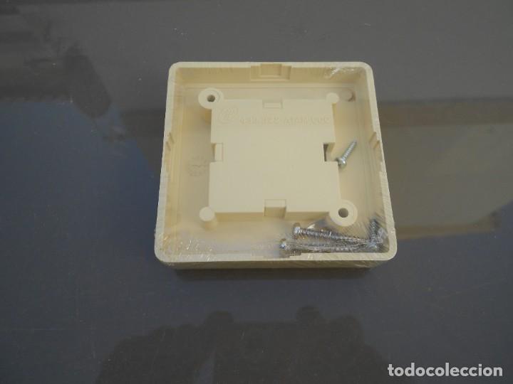Tel&eacute;fonos: Enchufe/conector de tel&eacute;fono de Telef&oacute;nica. Punto terminaci&oacute;n de red. - Foto 2