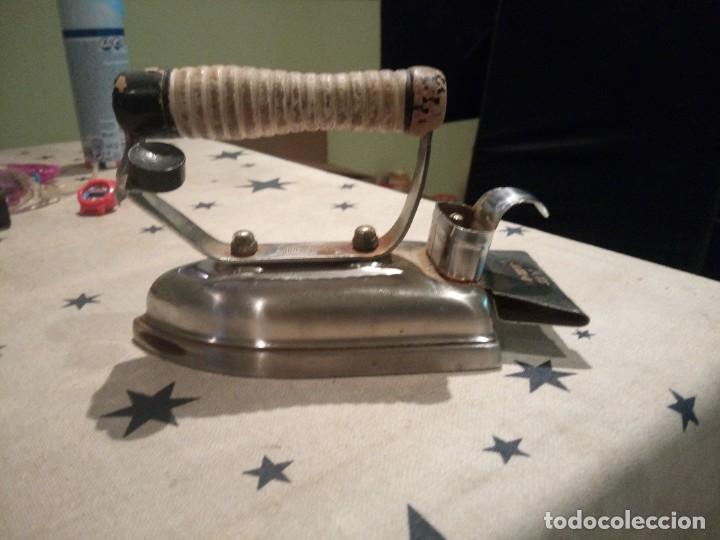 Antig&uuml;edades: Antigua plancha electrica - Foto 1
