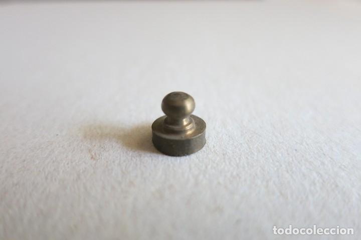 Antig&uuml;edades: pesa de 1 gramo antigua - Foto 1