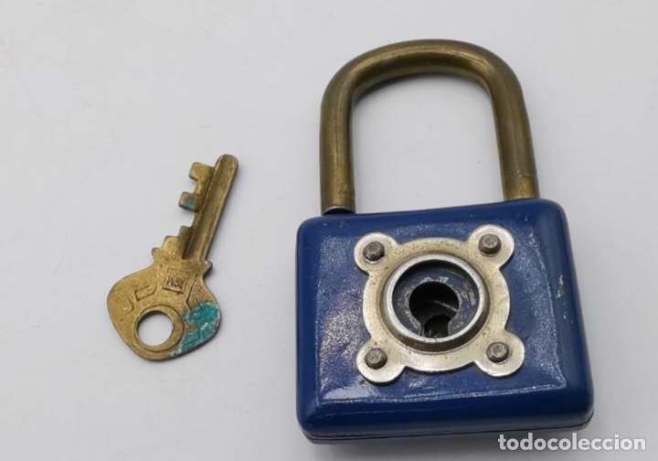 Antigüedades: Antiguo candado con llave 7 cm hierro azul - Foto 1 - 298303083