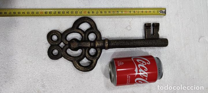 Antig&uuml;edades: Llave de hierro gigante - Foto 1