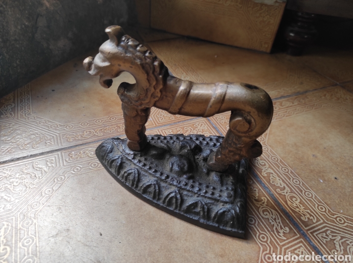 Antig&uuml;edades: Antigua Plancha Zoomorfa de Bronce y Hierro - Foto 2