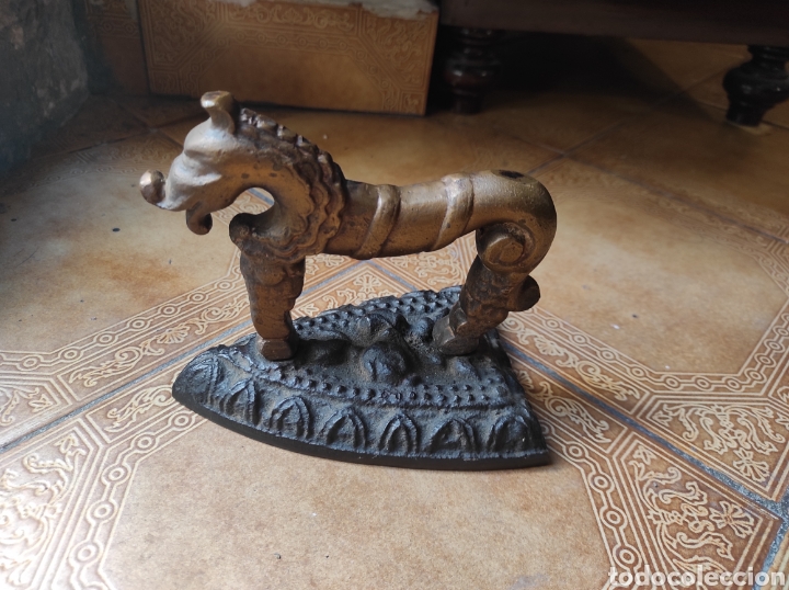 Antig&uuml;edades: Antigua Plancha Zoomorfa de Bronce y Hierro - Foto 3