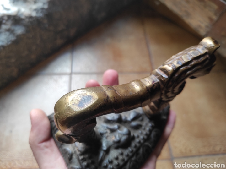 Antig&uuml;edades: Antigua Plancha Zoomorfa de Bronce y Hierro - Foto 13