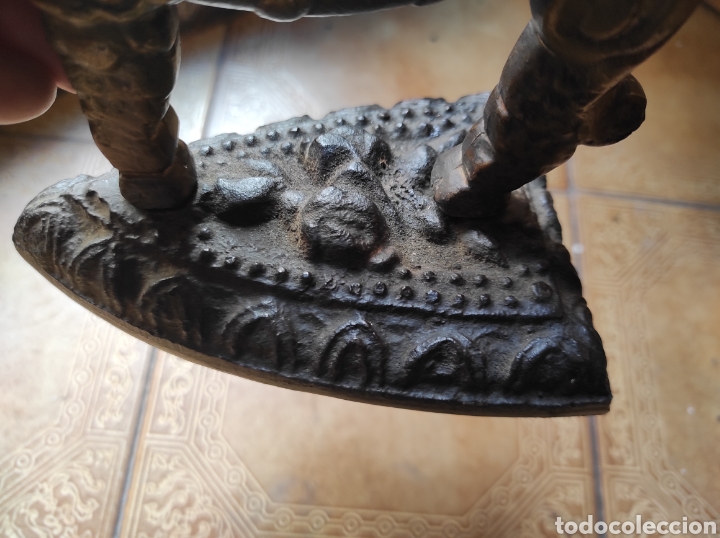 Antig&uuml;edades: Antigua Plancha Zoomorfa de Bronce y Hierro - Foto 15