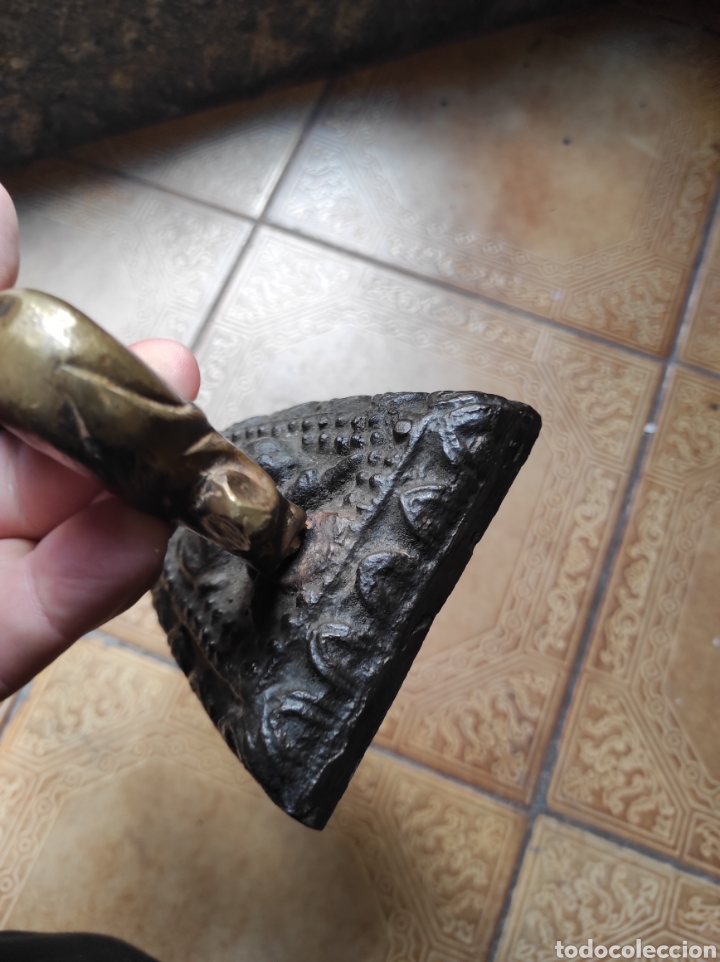 Antig&uuml;edades: Antigua Plancha Zoomorfa de Bronce y Hierro - Foto 19