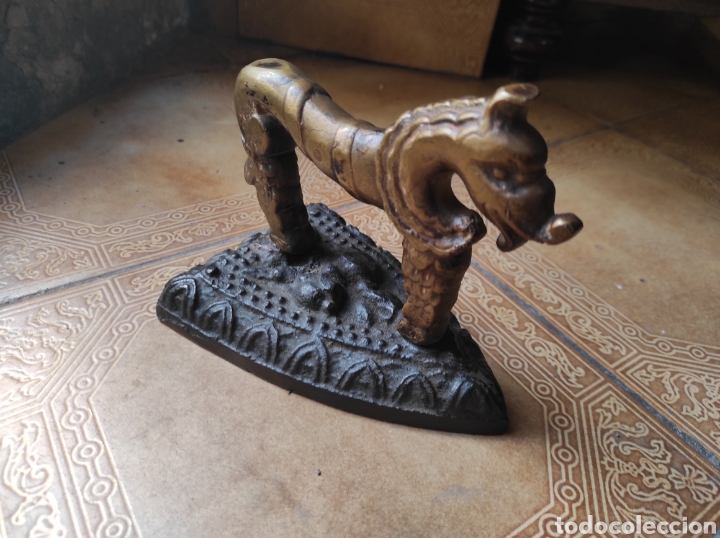 Antig&uuml;edades: Antigua Plancha Zoomorfa de Bronce y Hierro - Foto 25