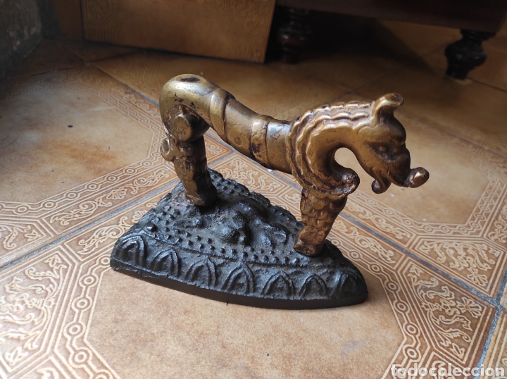 Antig&uuml;edades: Antigua Plancha Zoomorfa de Bronce y Hierro - Foto 1